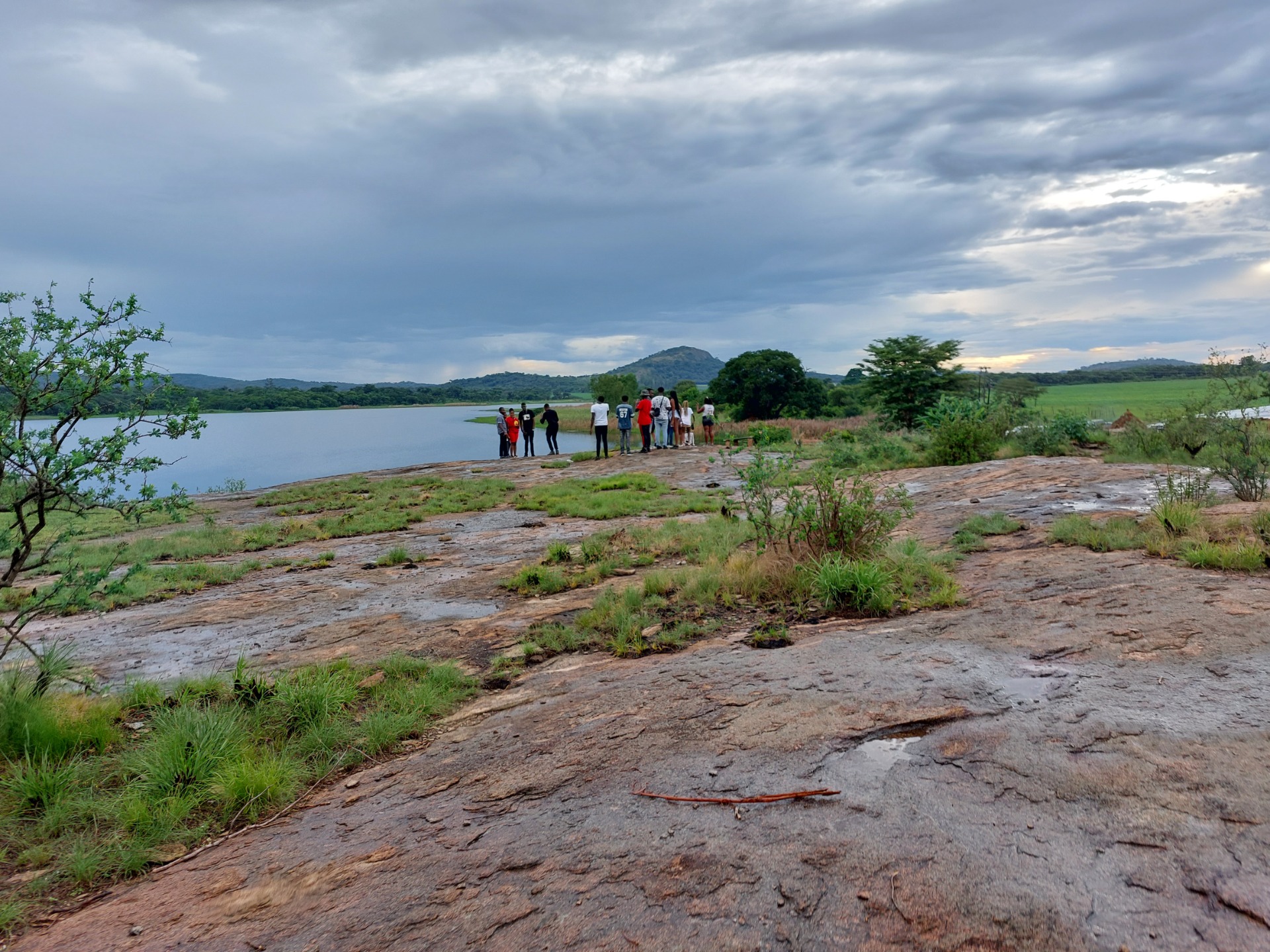 Photo Caption Guests enjoying scenic lake view at Saratoga Dam - Danrun Hilltop Platform at Bally Vaughan Farm 9